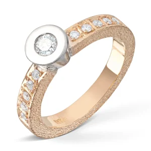 Ring i gult gull med diamanter