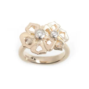 Ring i gult gull med diamanter